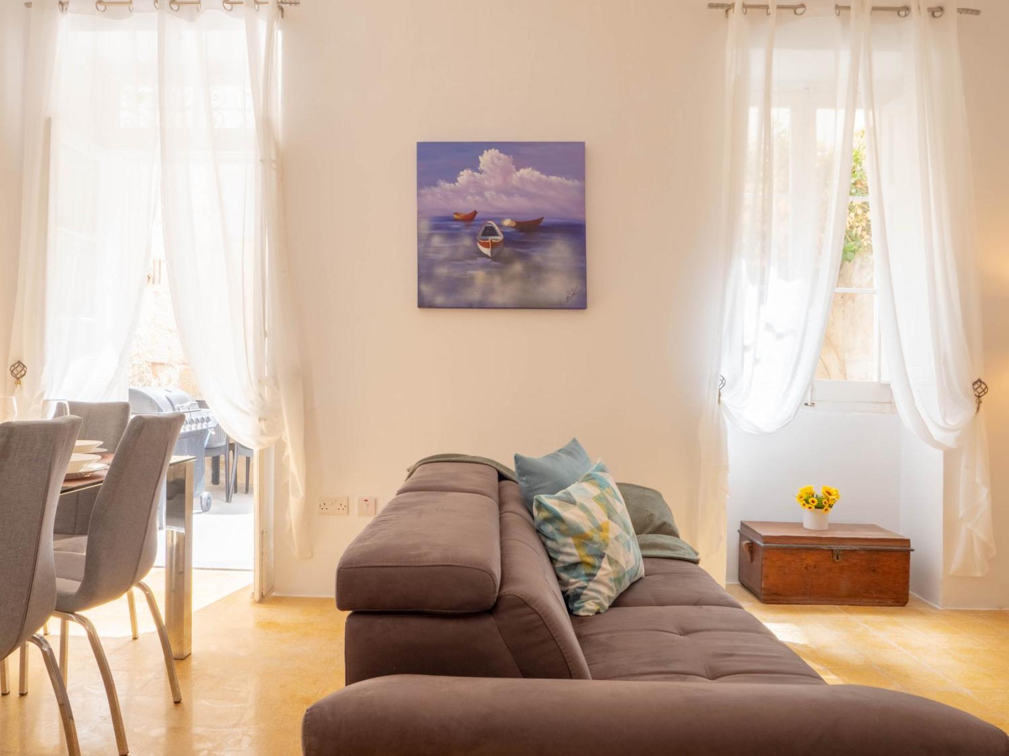 House 4br, 3ba With Rooftop Lounge & Billiard Table Holiday home *