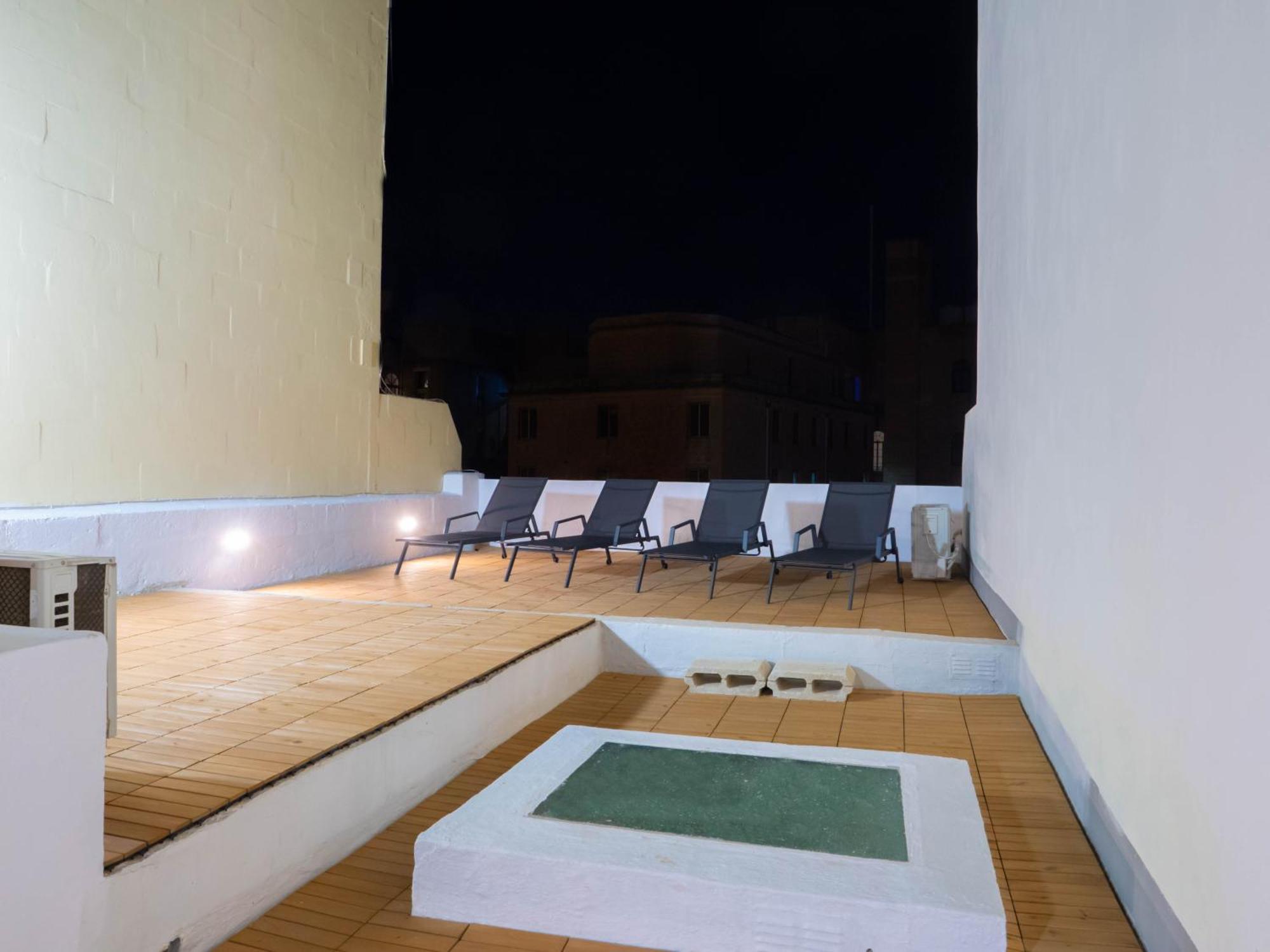 House 4br, 3ba With Rooftop Lounge & Billiard Table Holiday home