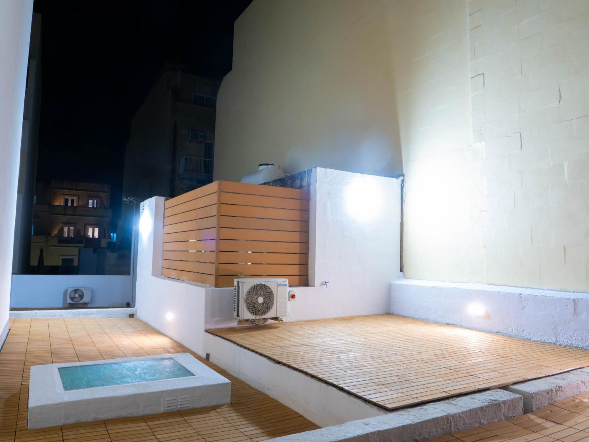 House 4br, 3ba With Rooftop Lounge & Billiard Table Holiday home Sliema