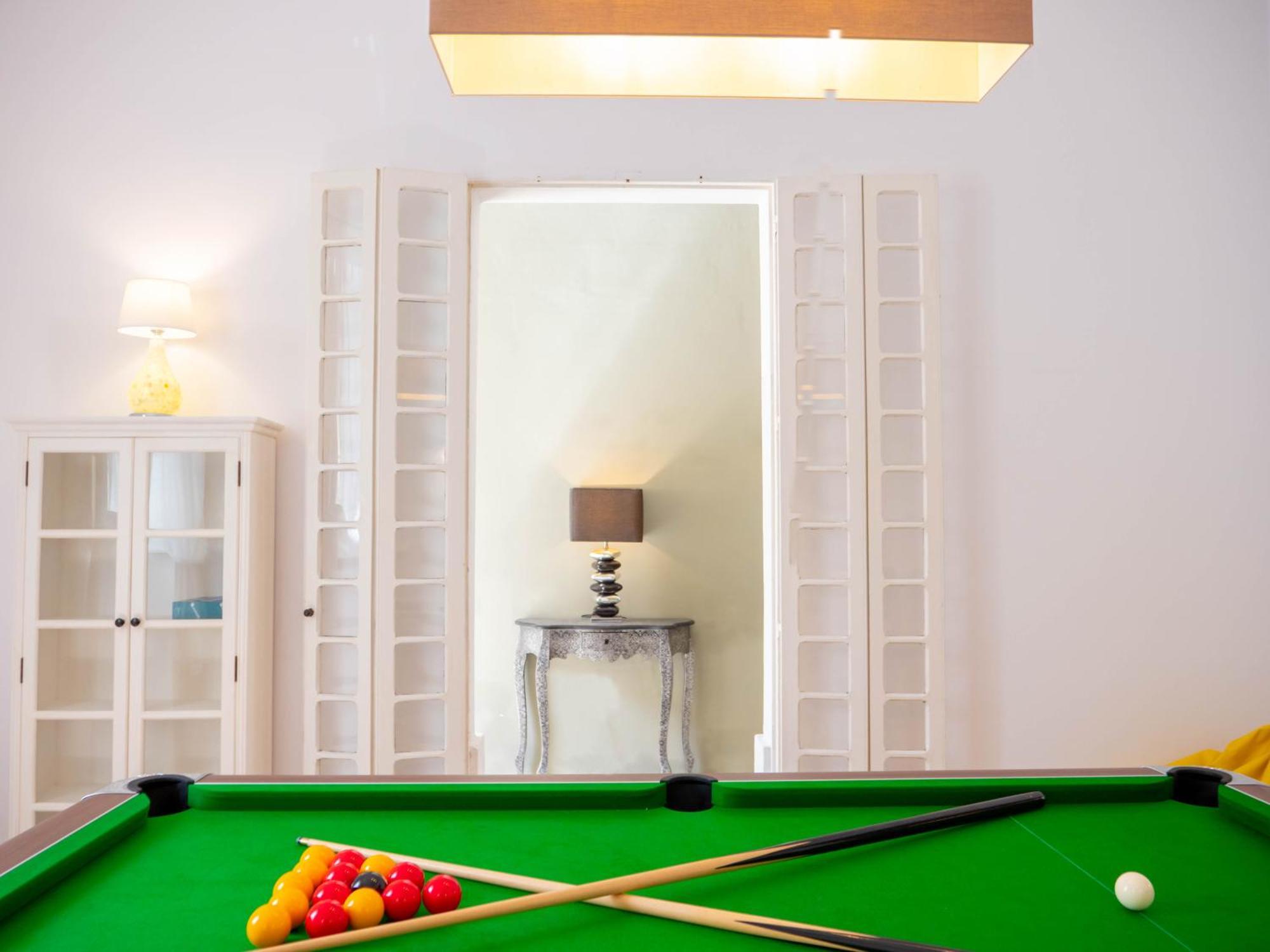 House 4br, 3ba With Rooftop Lounge & Billiard Table Holiday home