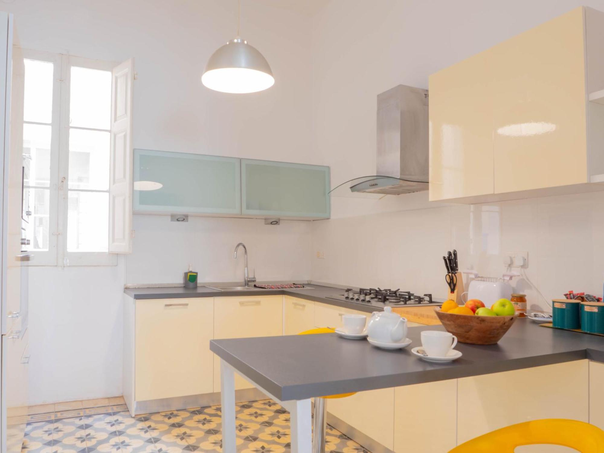 House 4br, 3ba With Rooftop Lounge & Billiard Table *