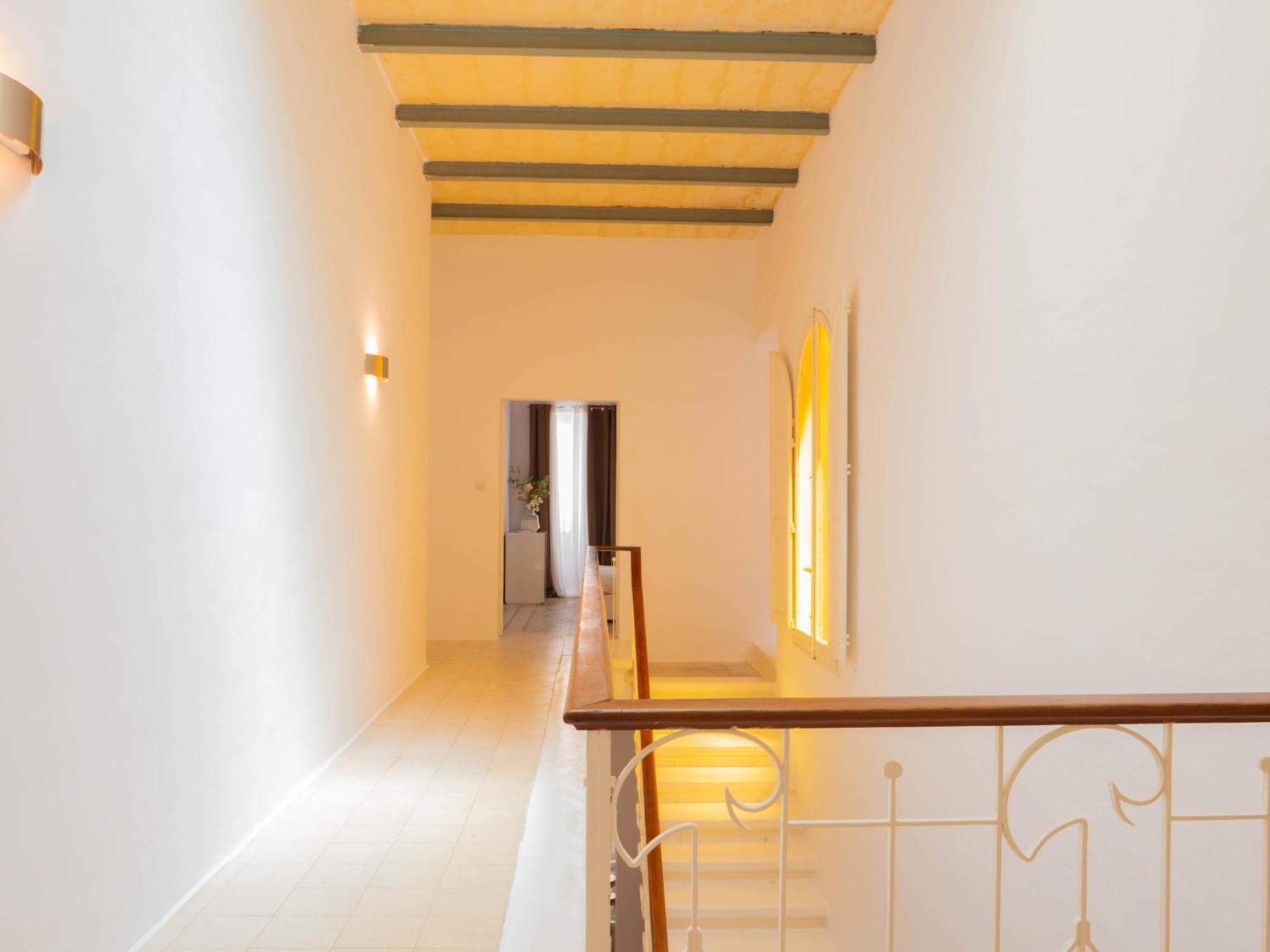 House 4br, 3ba With Rooftop Lounge & Billiard Table