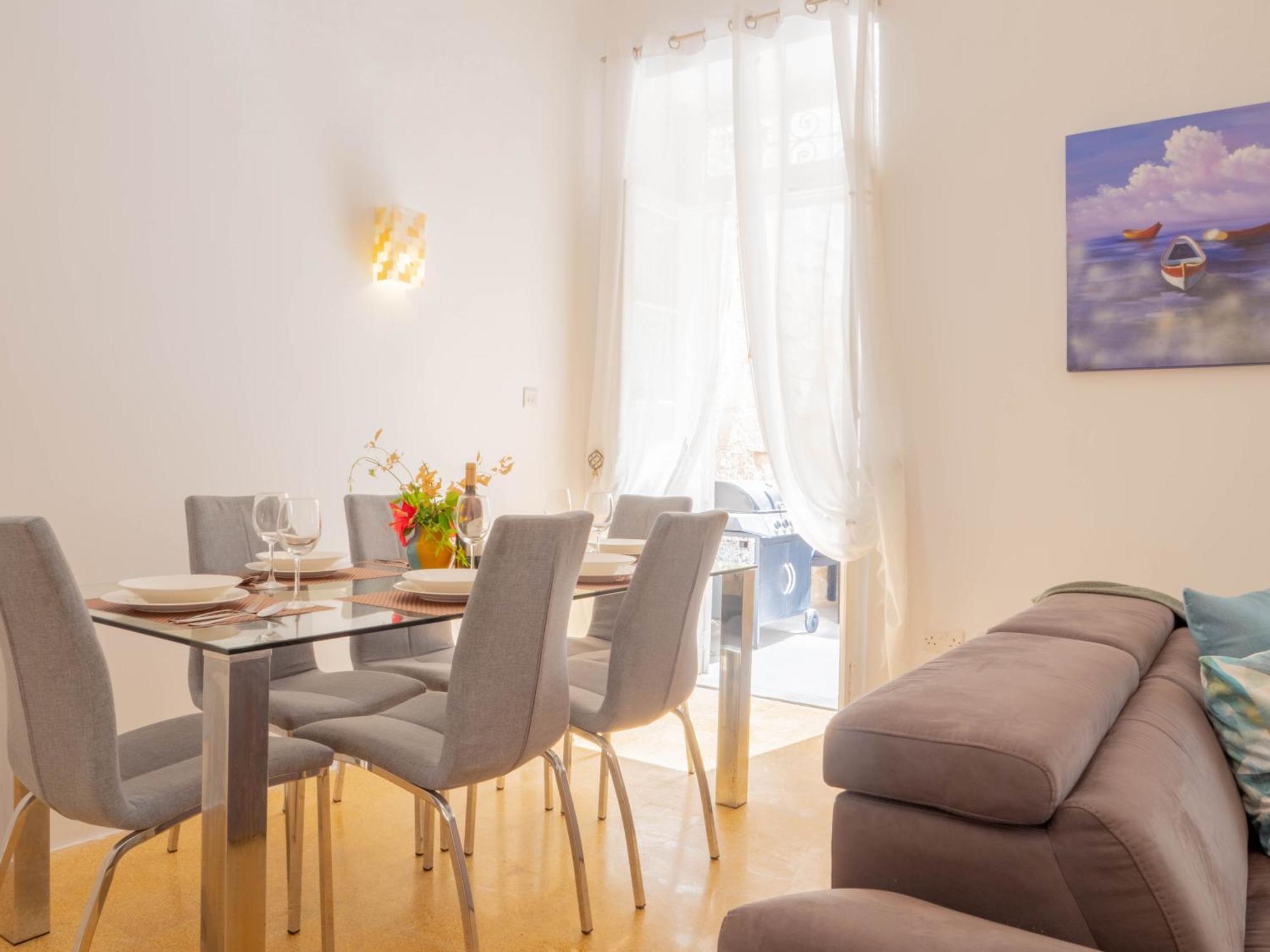House 4br, 3ba With Rooftop Lounge & Billiard Table Holiday home