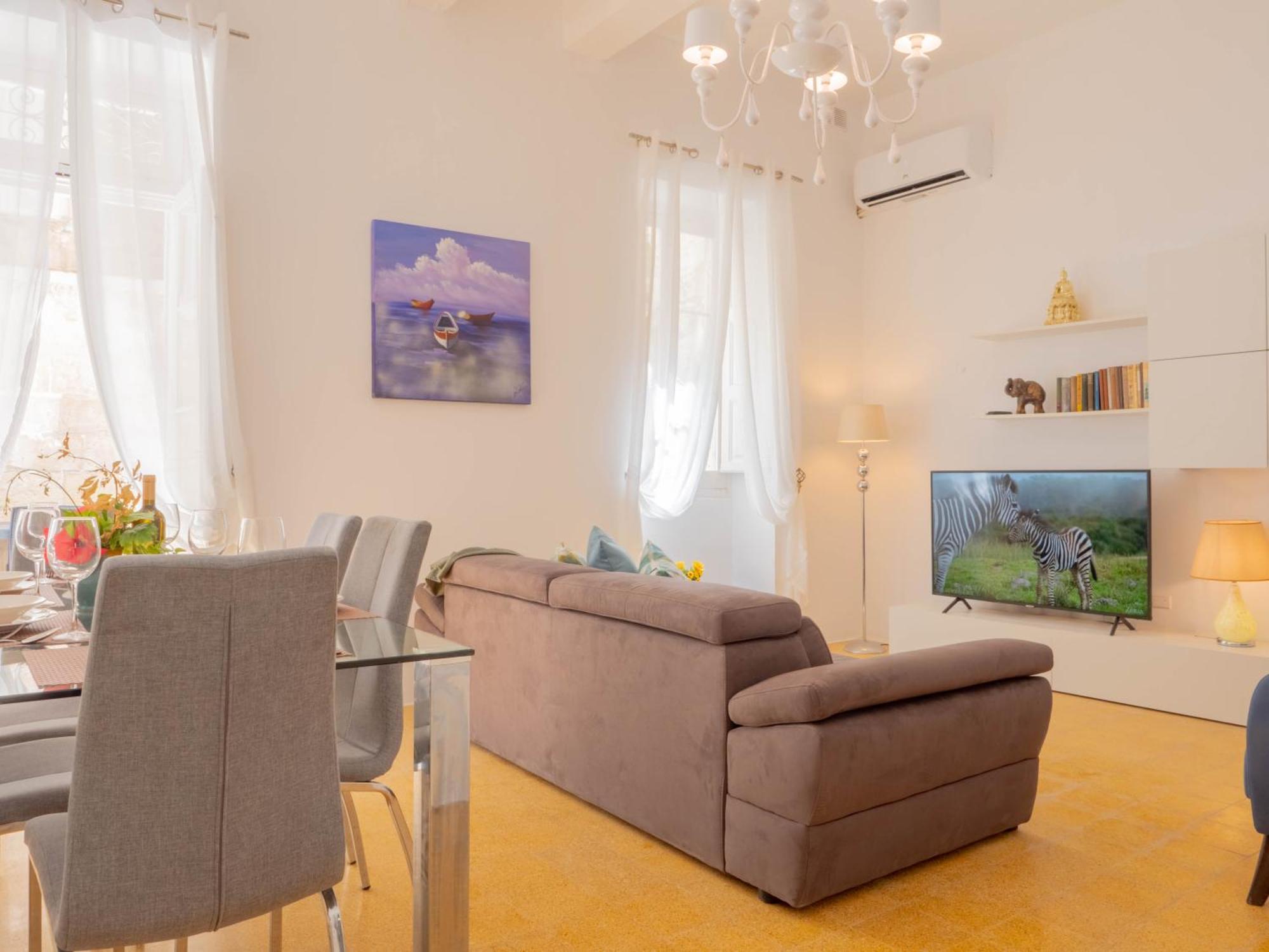 Holiday home House 4br, 3ba With Rooftop Lounge & Billiard Table *